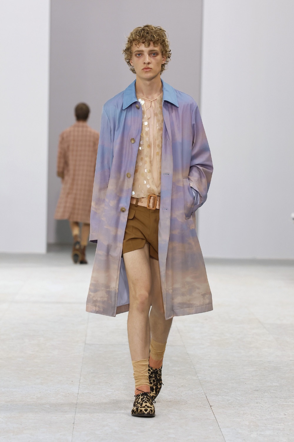 Dries Van Noten trae sensualidad bucólica para SS27