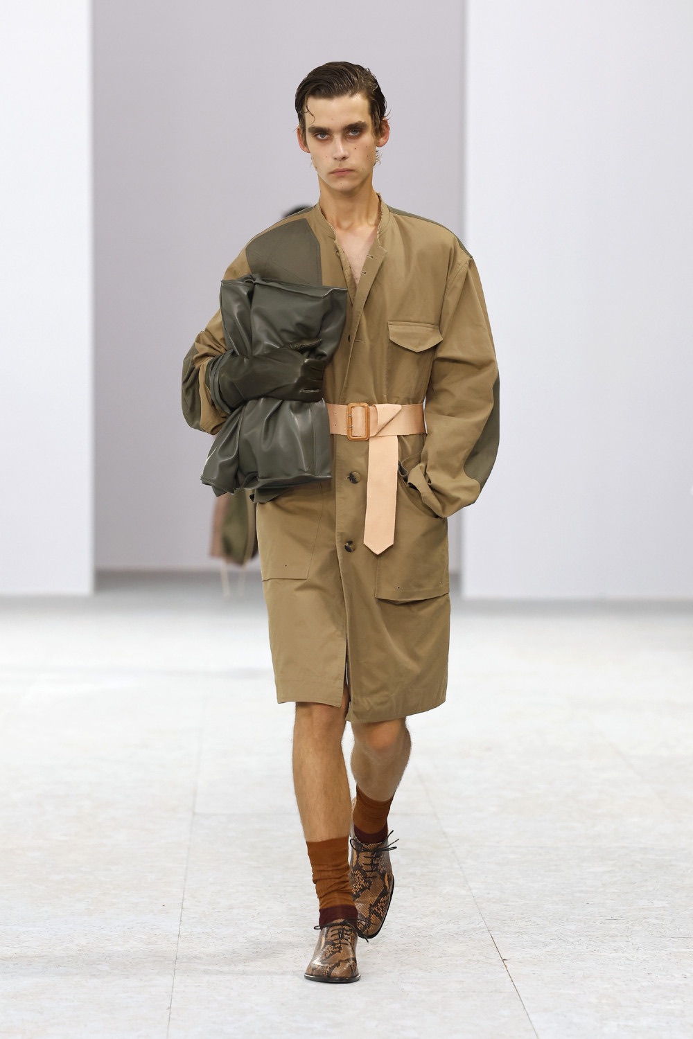 Dries Van Noten trae sensualidad bucólica para SS27