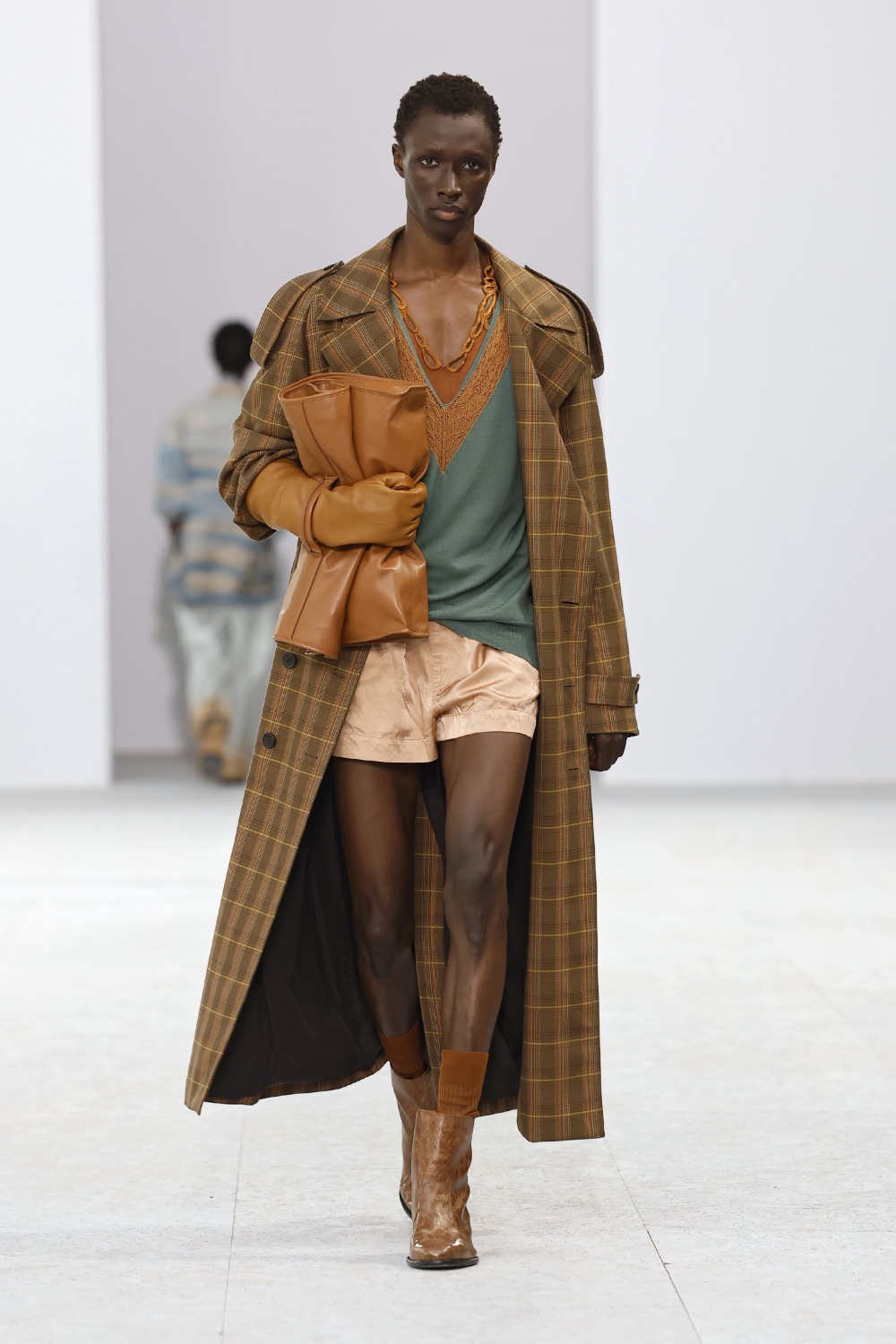 Dries Van Noten trae sensualidad bucólica para SS27