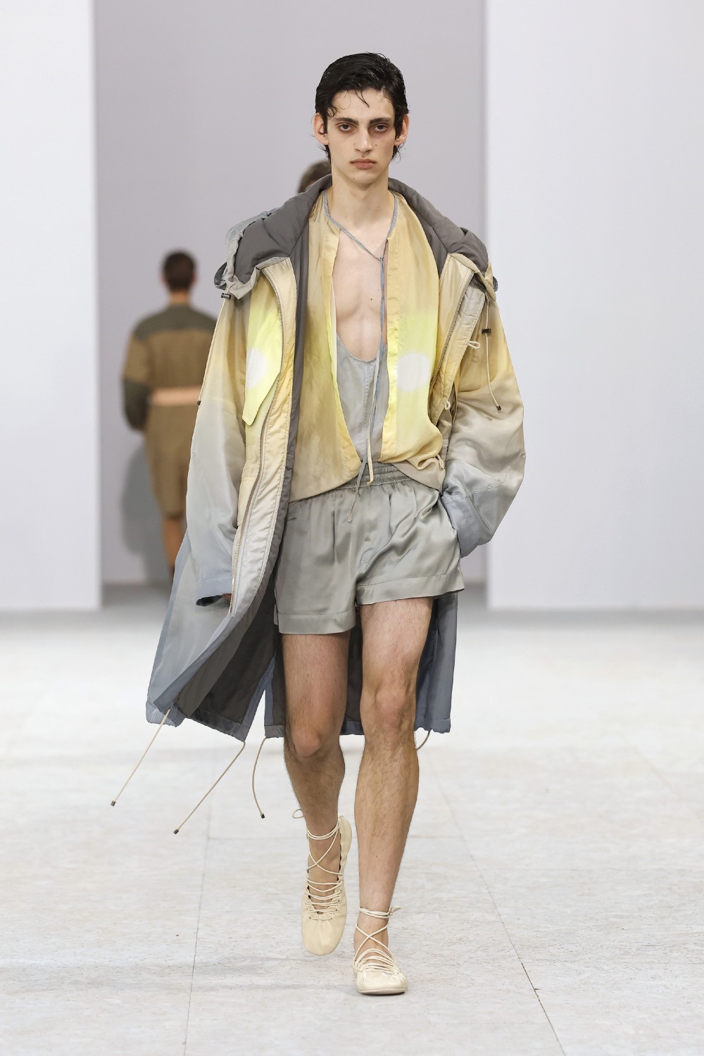 Dries Van Noten trae sensualidad bucólica para SS27