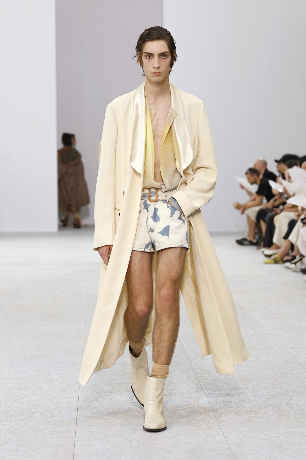Dries Van Noten trae sensualidad bucólica para SS27