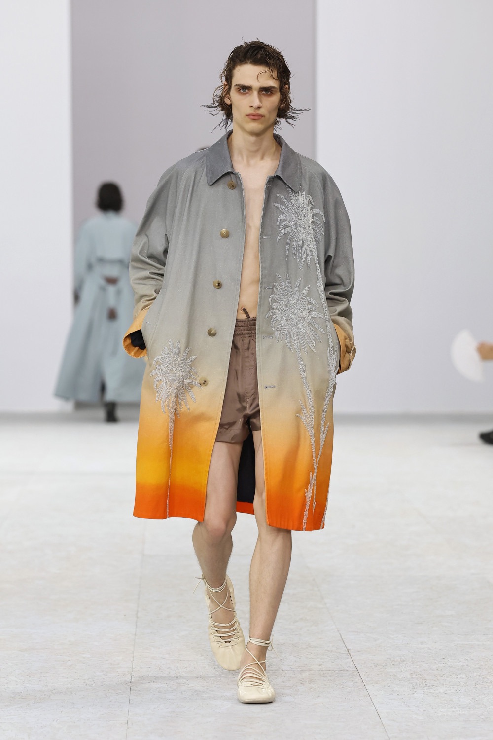 Dries Van Noten trae sensualidad bucólica para SS27