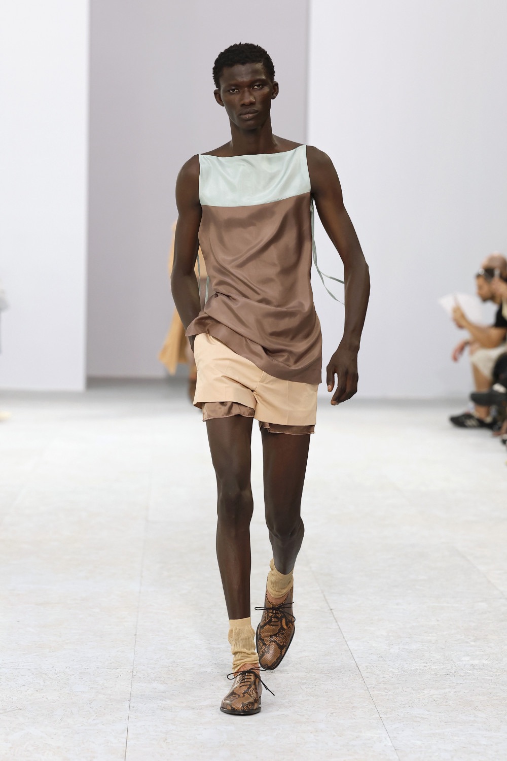 Dries Van Noten trae sensualidad bucólica para SS27