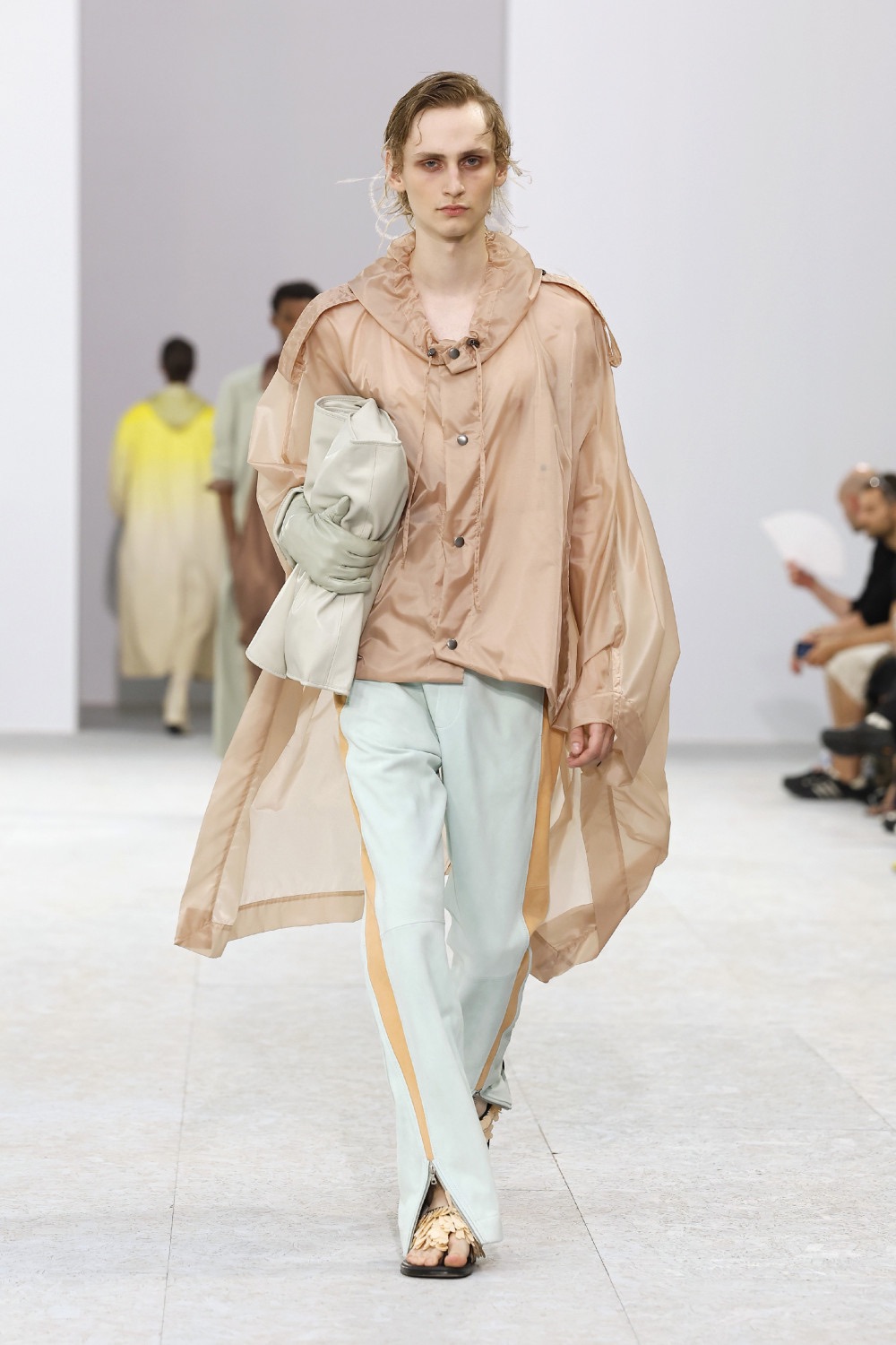 Dries Van Noten trae sensualidad bucólica para SS27
