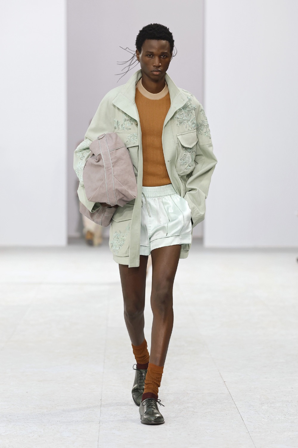 Dries Van Noten trae sensualidad bucólica para SS27