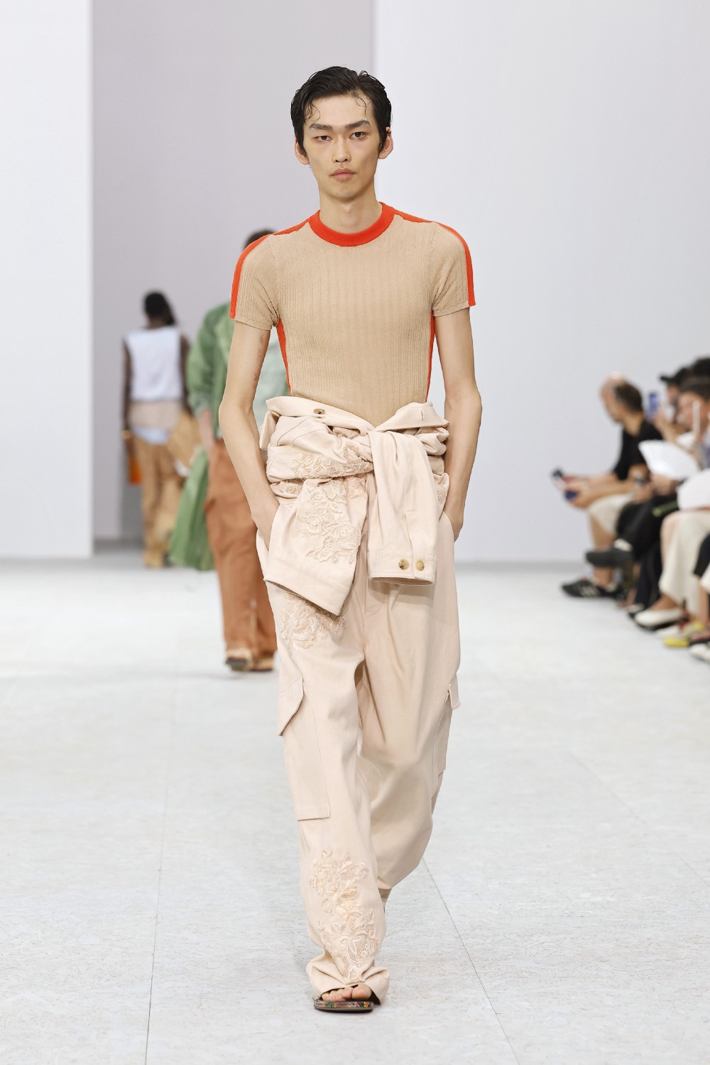 Dries Van Noten trae sensualidad bucólica para SS27