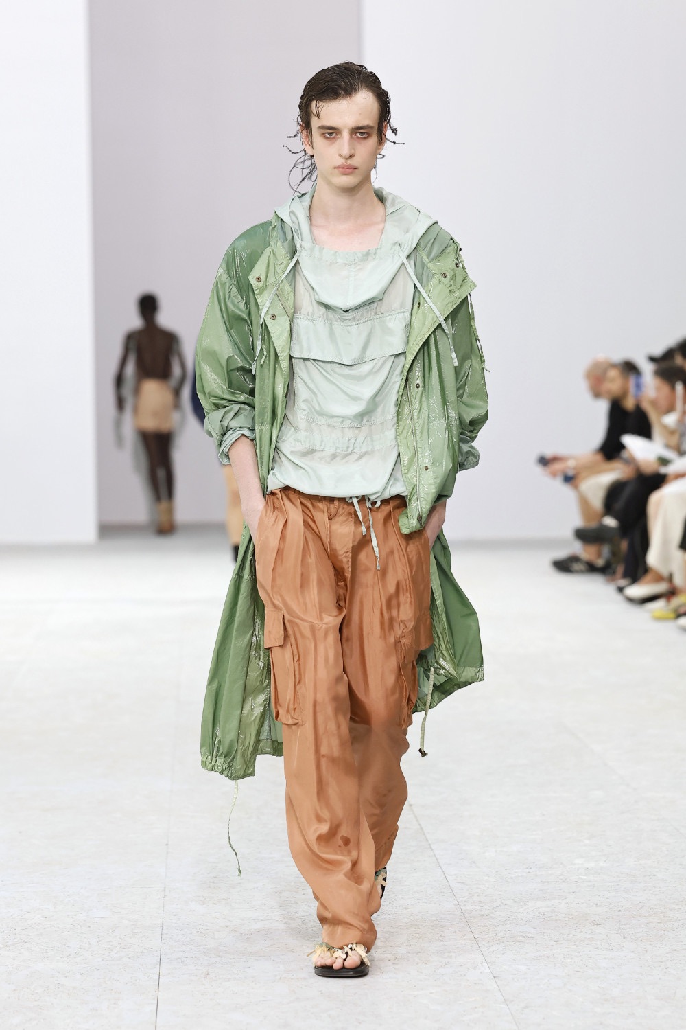 Dries Van Noten trae sensualidad bucólica para SS27