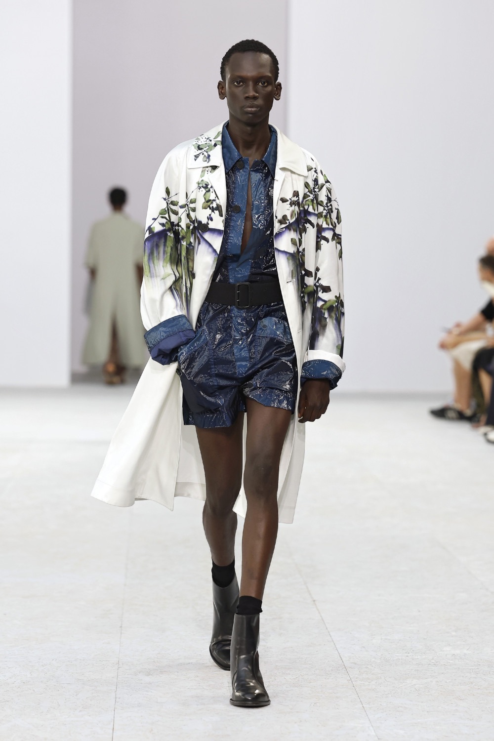 Dries Van Noten trae sensualidad bucólica para SS27