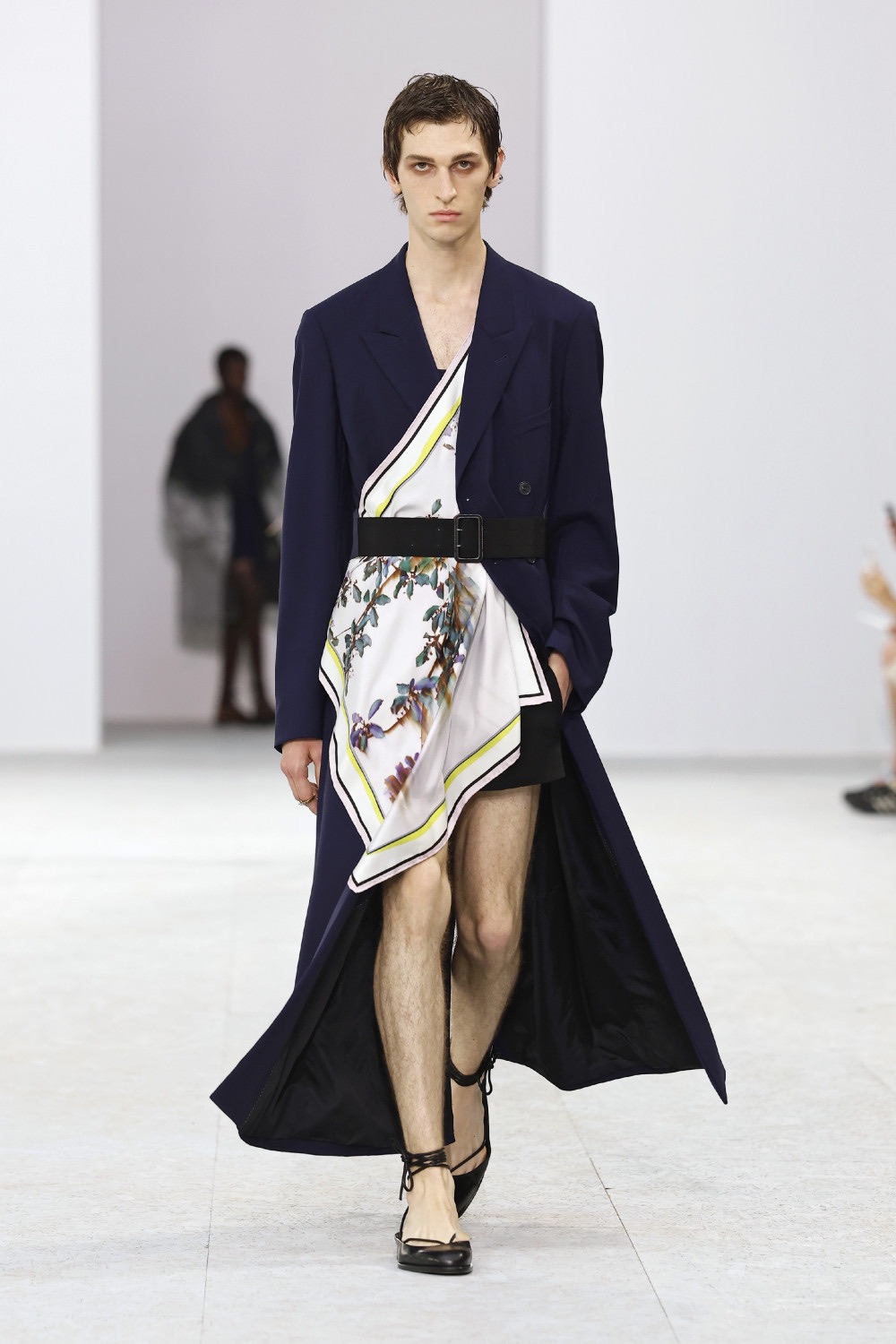 Dries Van Noten trae sensualidad bucólica para SS27