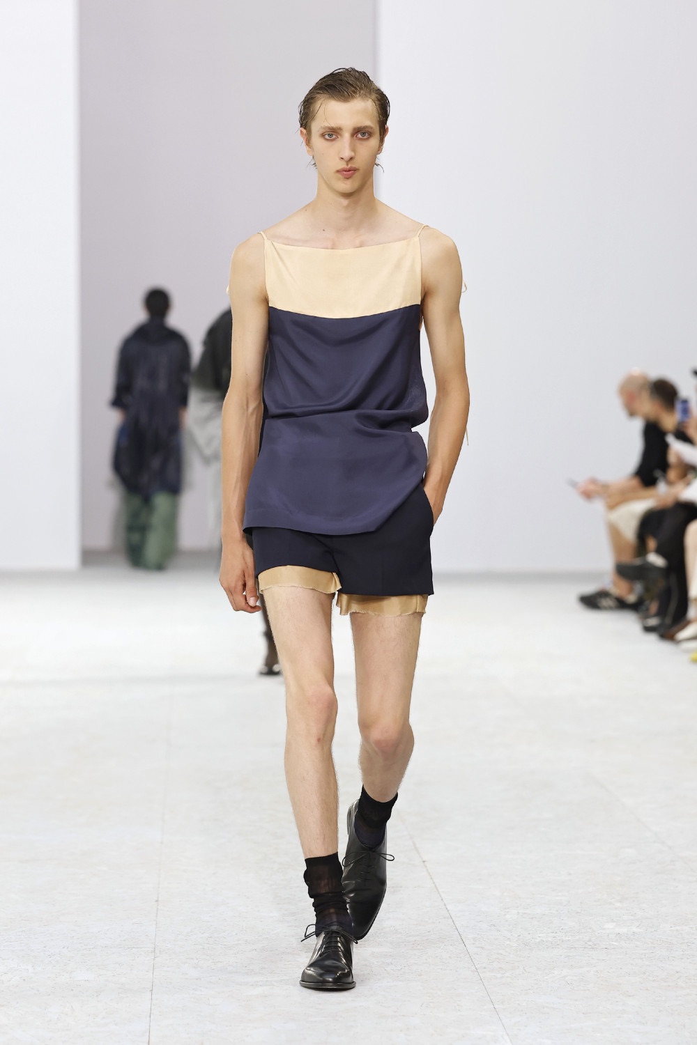 Dries Van Noten trae sensualidad bucólica para SS27