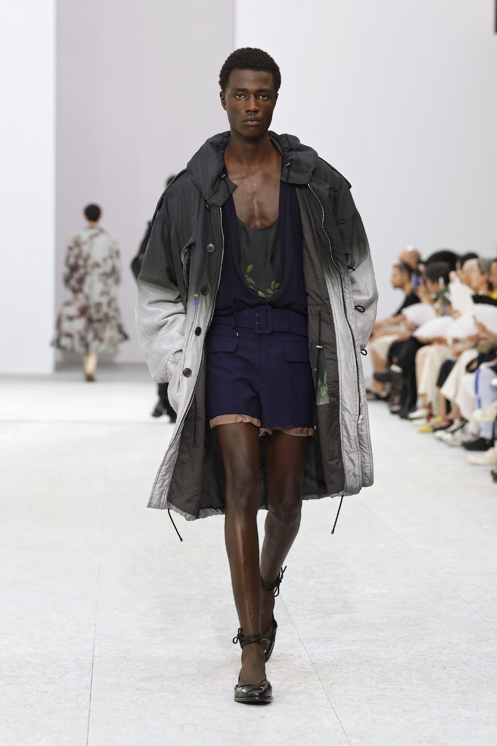 Dries Van Noten trae sensualidad bucólica para SS27