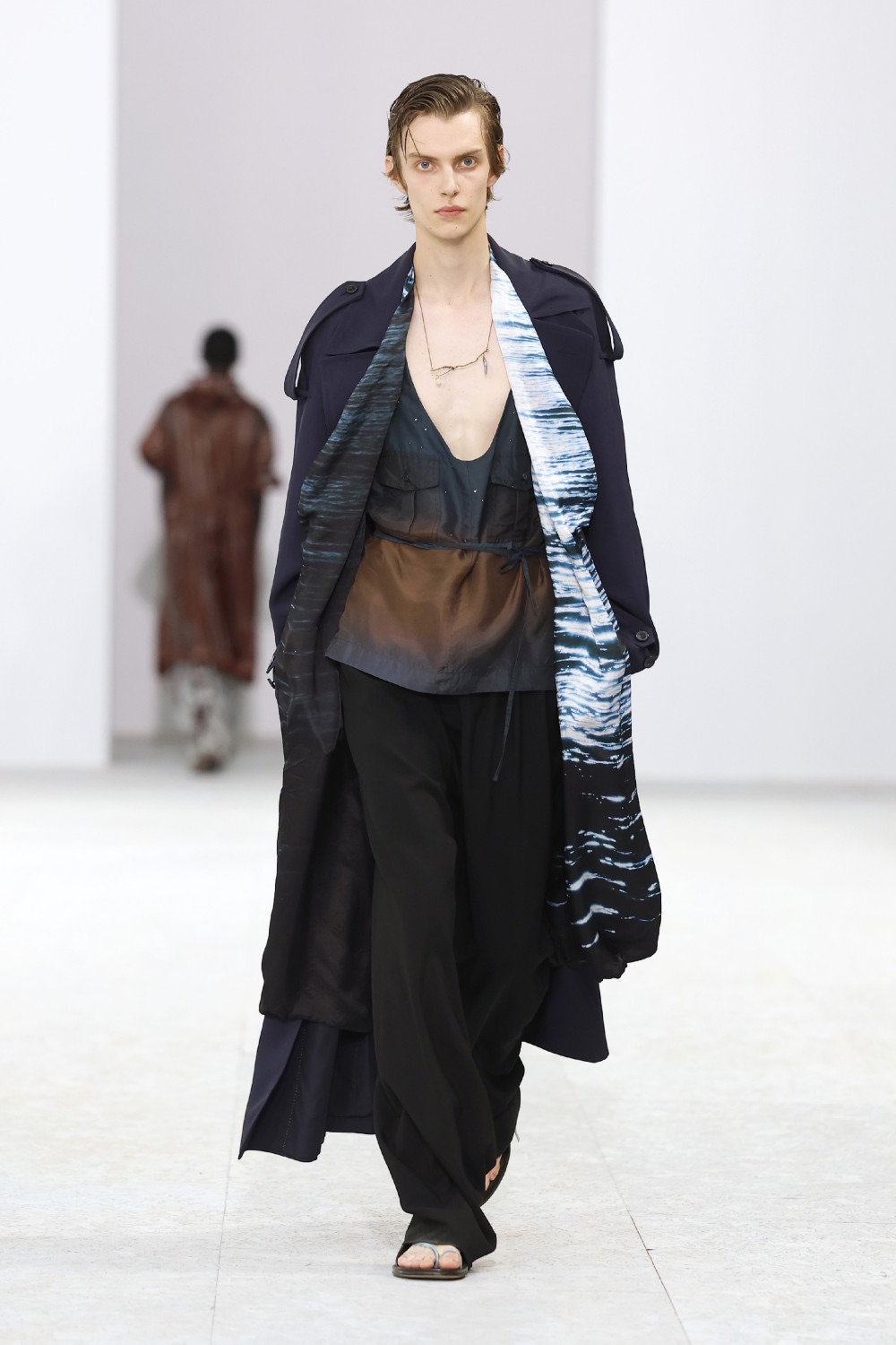 Dries Van Noten trae sensualidad bucólica para SS27