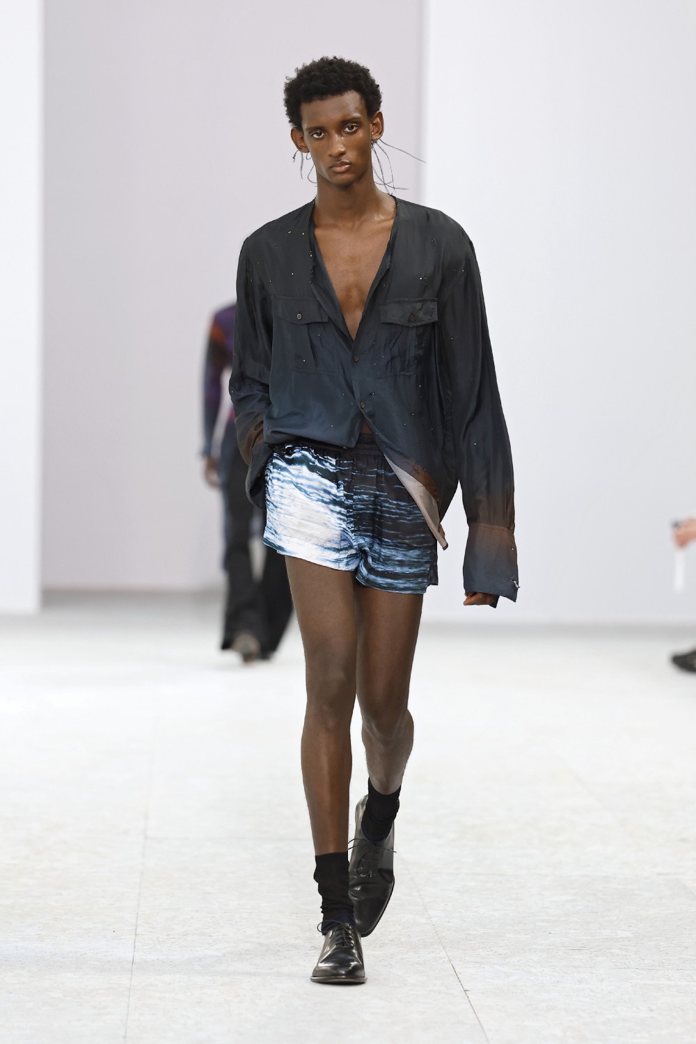 Dries Van Noten trae sensualidad bucólica para SS27