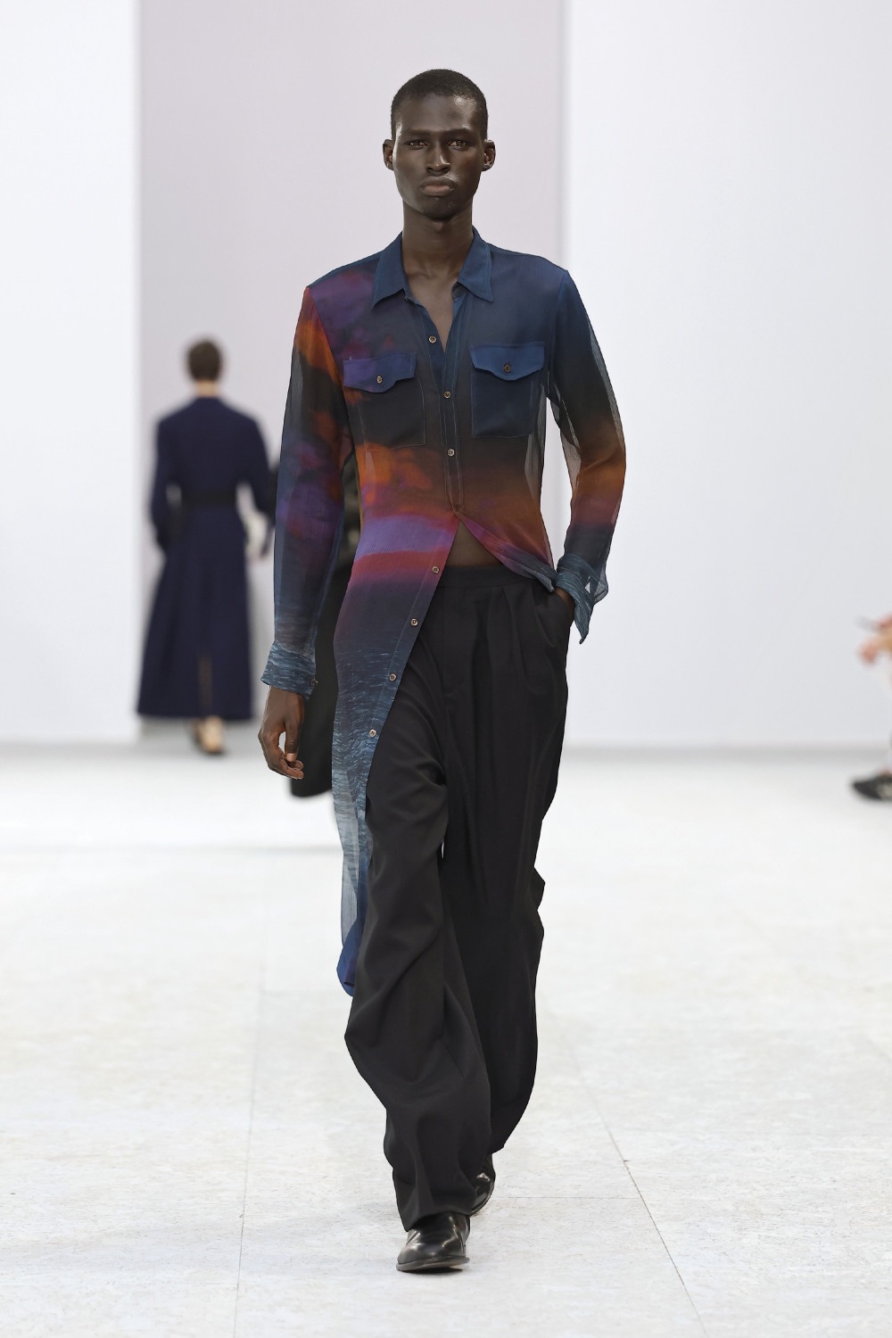 Dries Van Noten trae sensualidad bucólica para SS27