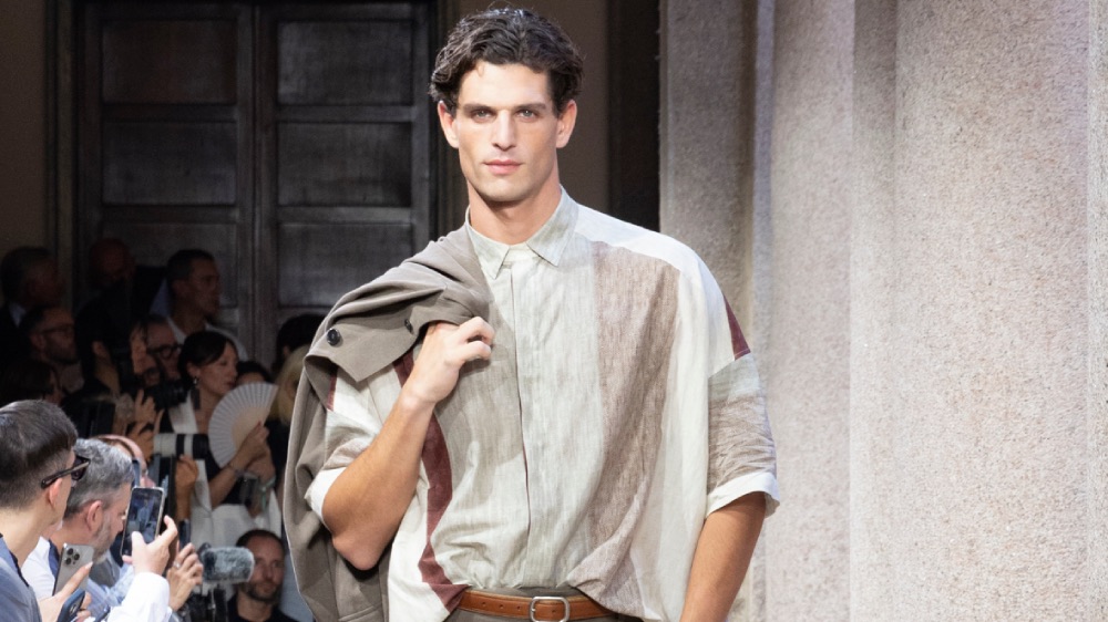Armani estrena dos armarios de mestizaje mediterráneo