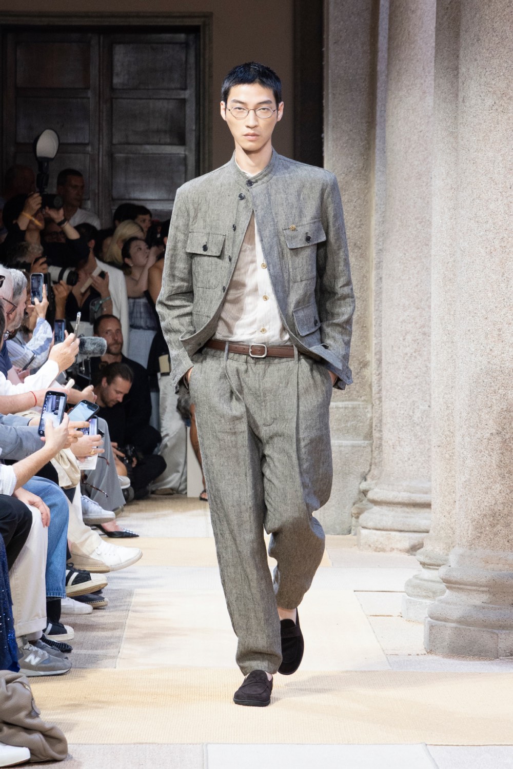 Armani estrena dos armarios de mestizaje mediterráneo
