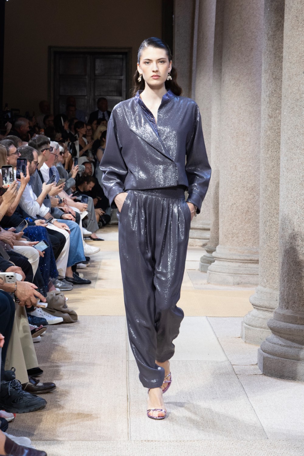 Armani estrena dos armarios de mestizaje mediterráneo