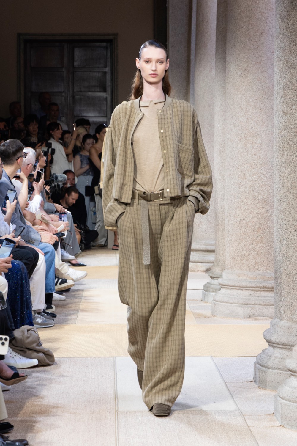 Armani estrena dos armarios de mestizaje mediterráneo