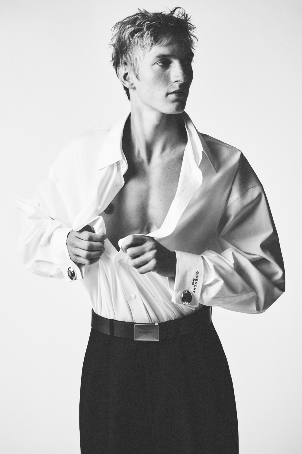 Sarah Burton reconcilia el pasado de Givenchy para Men SS27