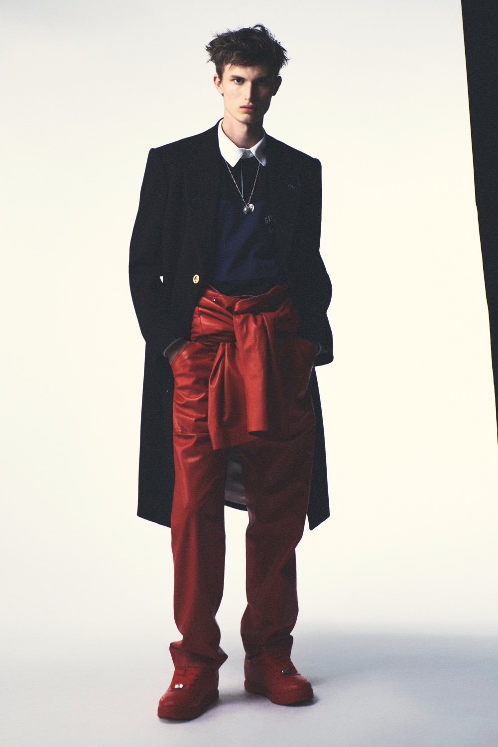 Sarah Burton reconcilia el pasado de Givenchy para Men SS27
