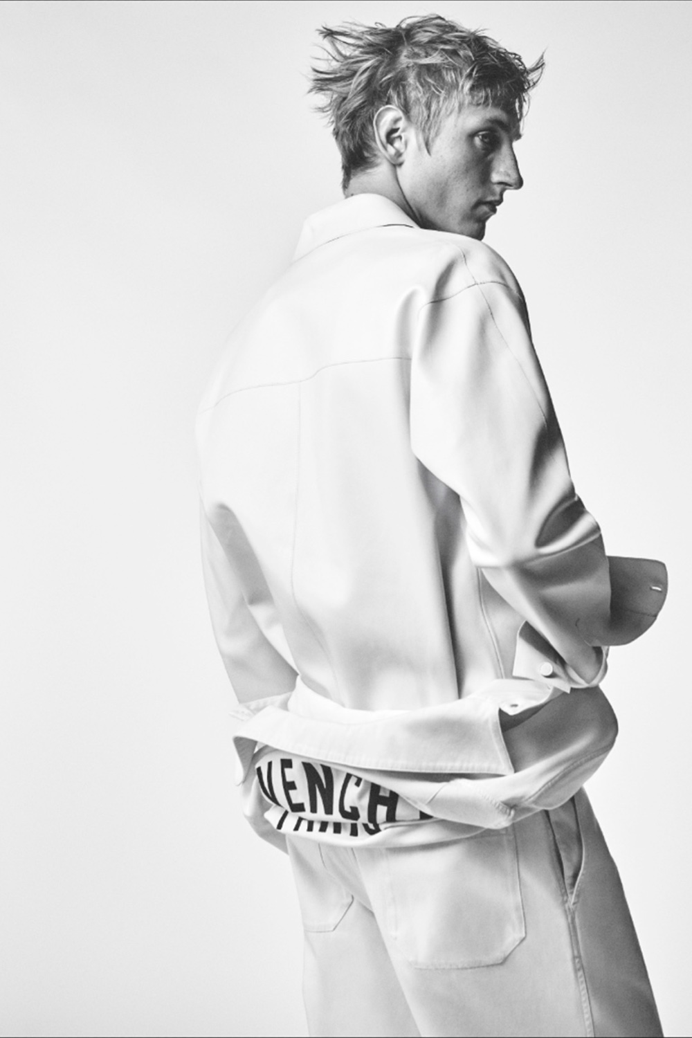 Sarah Burton reconcilia el pasado de Givenchy para Men SS27