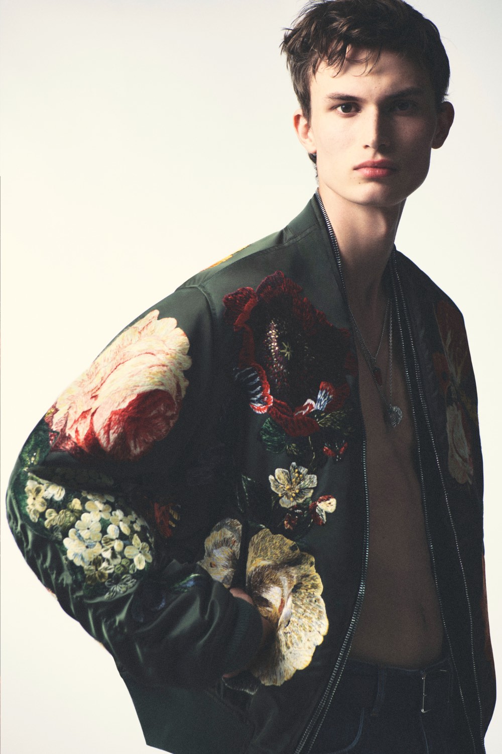 Sarah Burton reconcilia el pasado de Givenchy para Men SS27