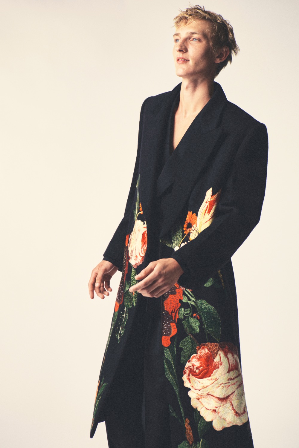 Sarah Burton reconcilia el pasado de Givenchy para Men SS27