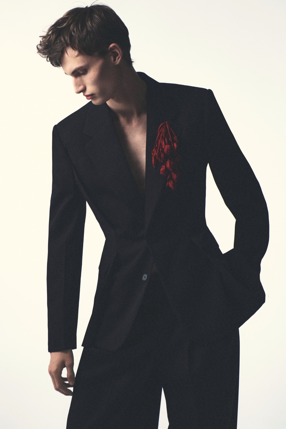 Sarah Burton reconcilia el pasado de Givenchy para Men SS27