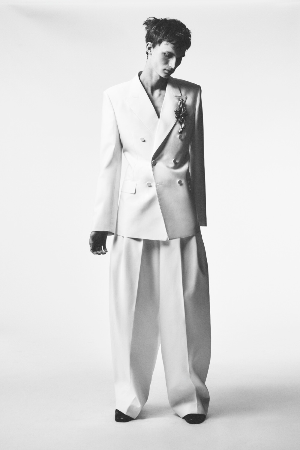 Sarah Burton reconcilia el pasado de Givenchy para Men SS27