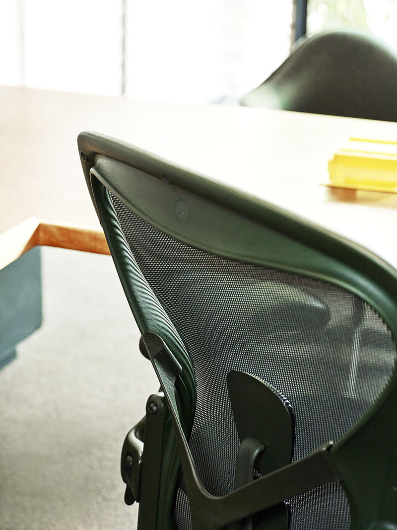 Herman Miller eleva el confort de la silla de oficina Aeron
