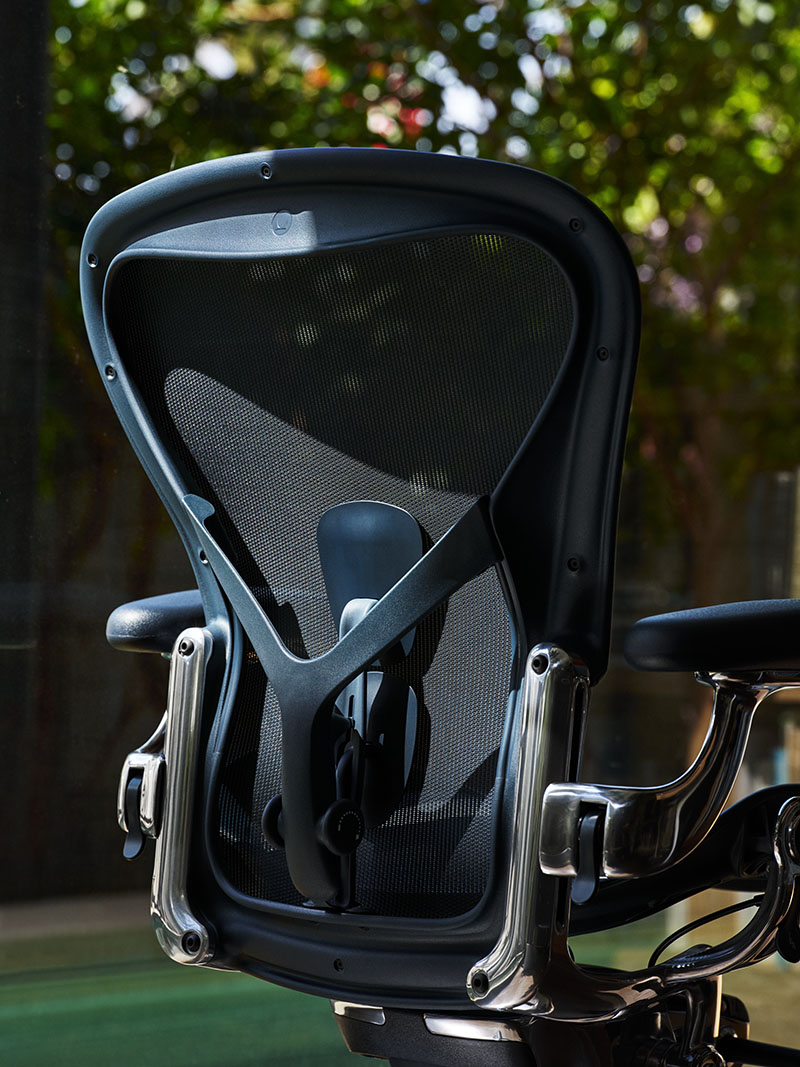 Herman Miller eleva el confort de la silla de oficina Aeron