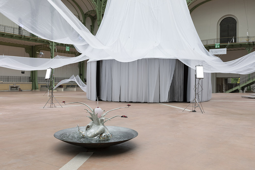 El universo cuántico de Laure Prouvost en el Grand Palais