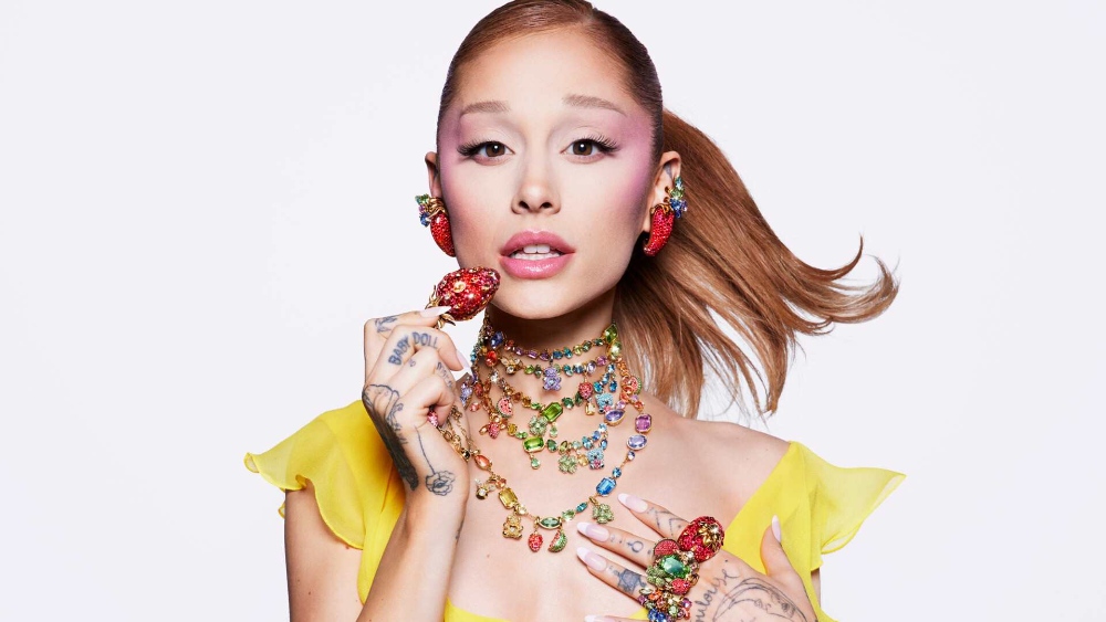 Swarovski Summer: colores, fresas y joyas muy brillantes