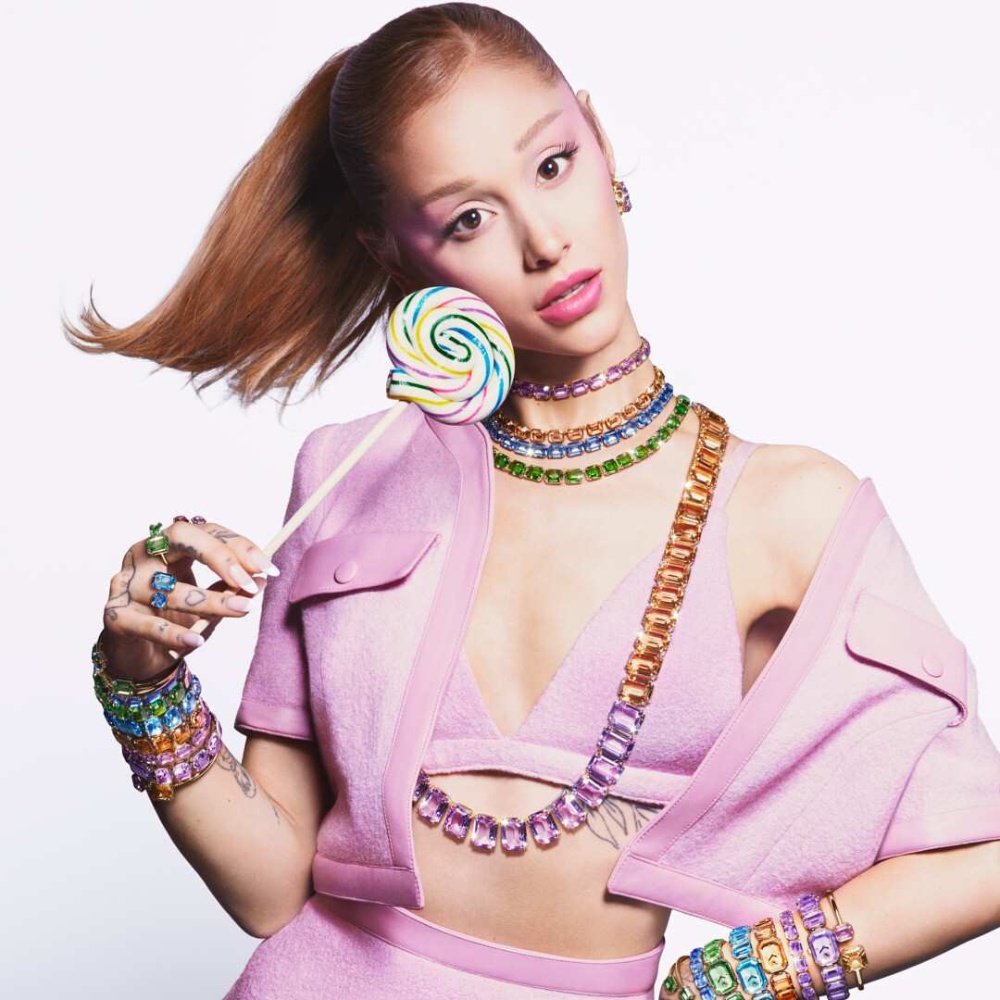Swarovski Summer: colores, fresas y joyas muy brillantes