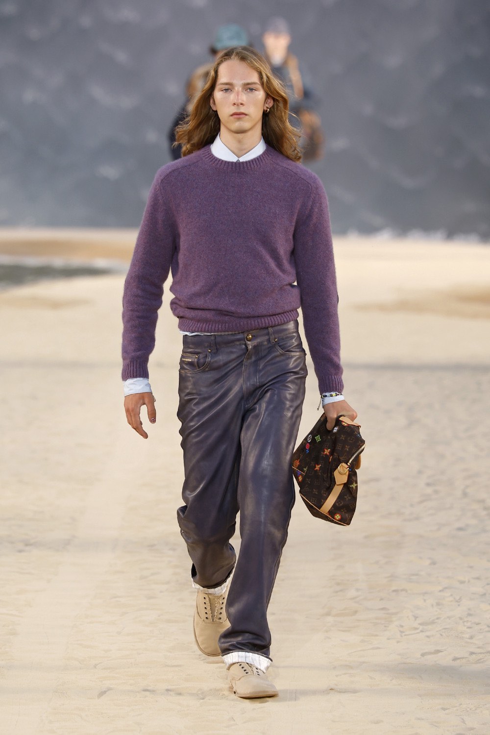Pharrell lleva al dandy Louis Vuitton al mar para SS27