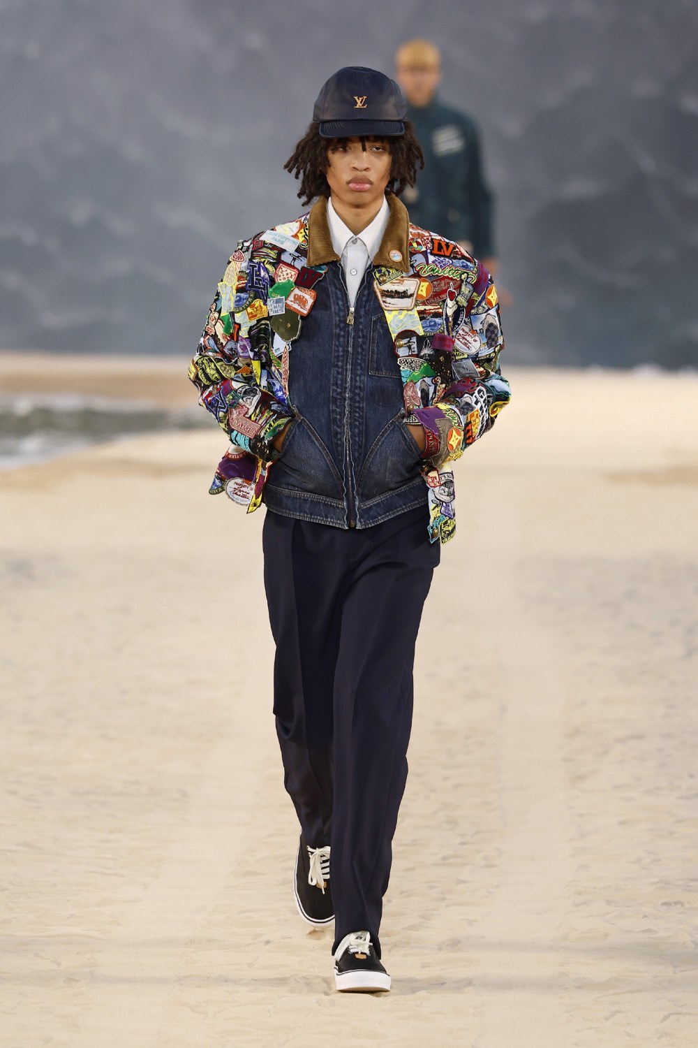 Pharrell lleva al dandy Louis Vuitton al mar para SS27