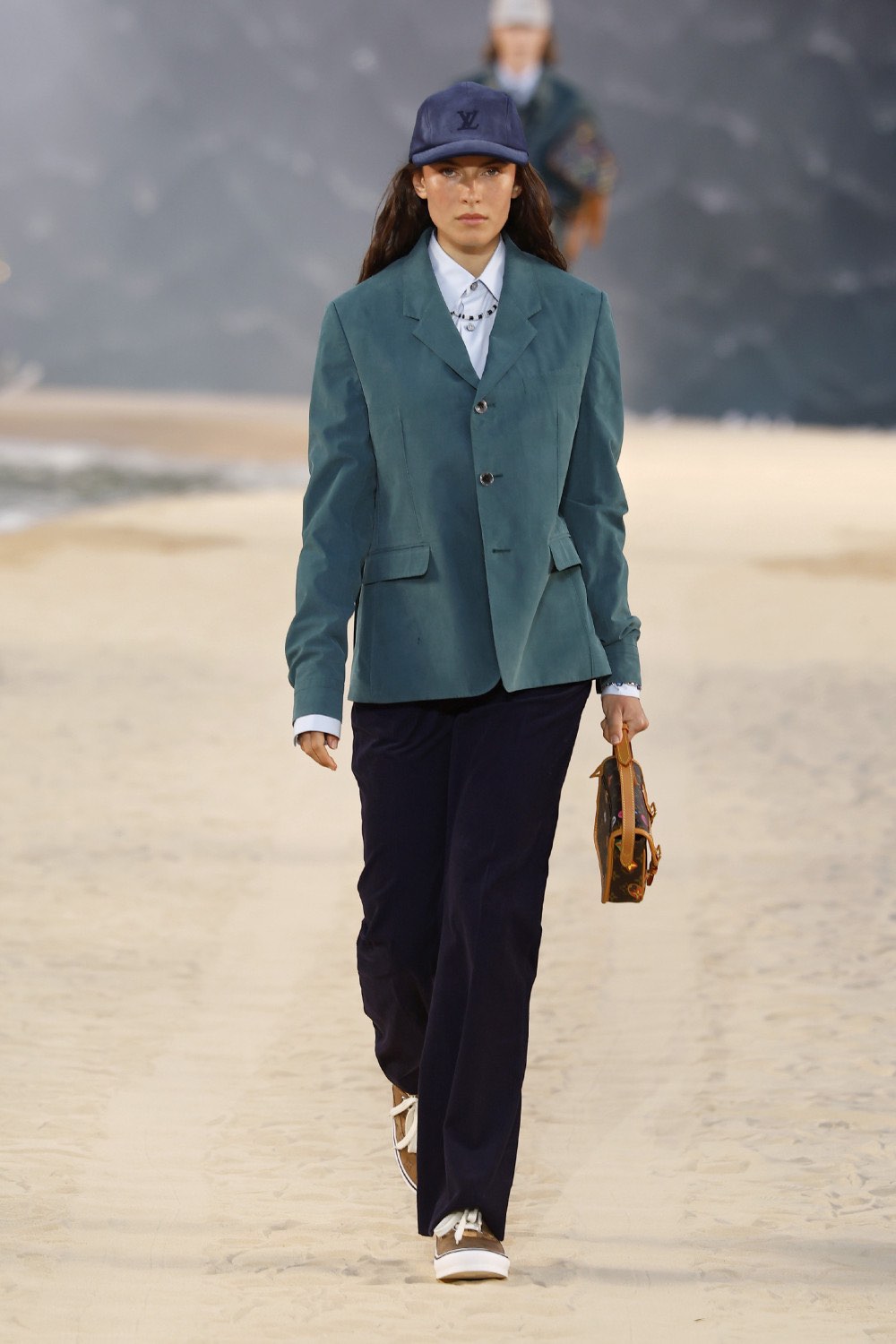 Pharrell lleva al dandy Louis Vuitton al mar para SS27