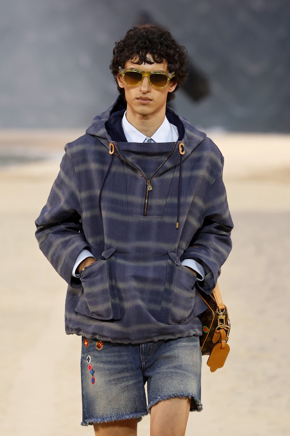 Pharrell lleva al dandy Louis Vuitton al mar para SS27