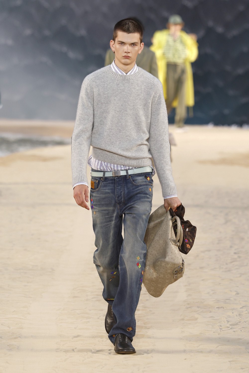 Pharrell lleva al dandy Louis Vuitton al mar para SS27