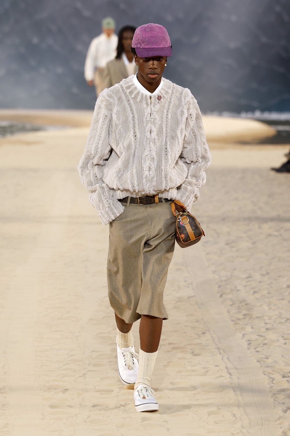 Pharrell lleva al dandy Louis Vuitton al mar para SS27