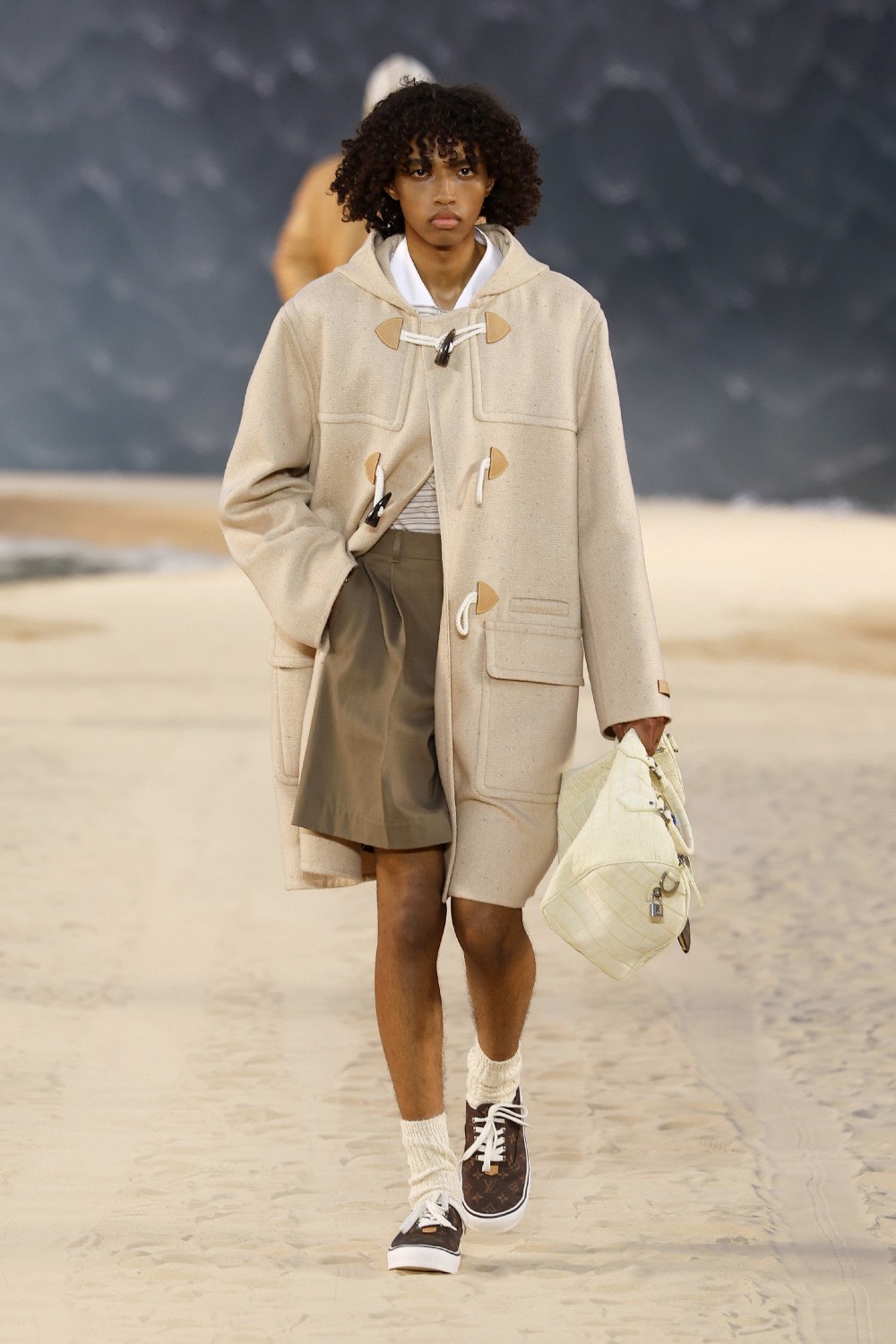 Pharrell lleva al dandy Louis Vuitton al mar para SS27