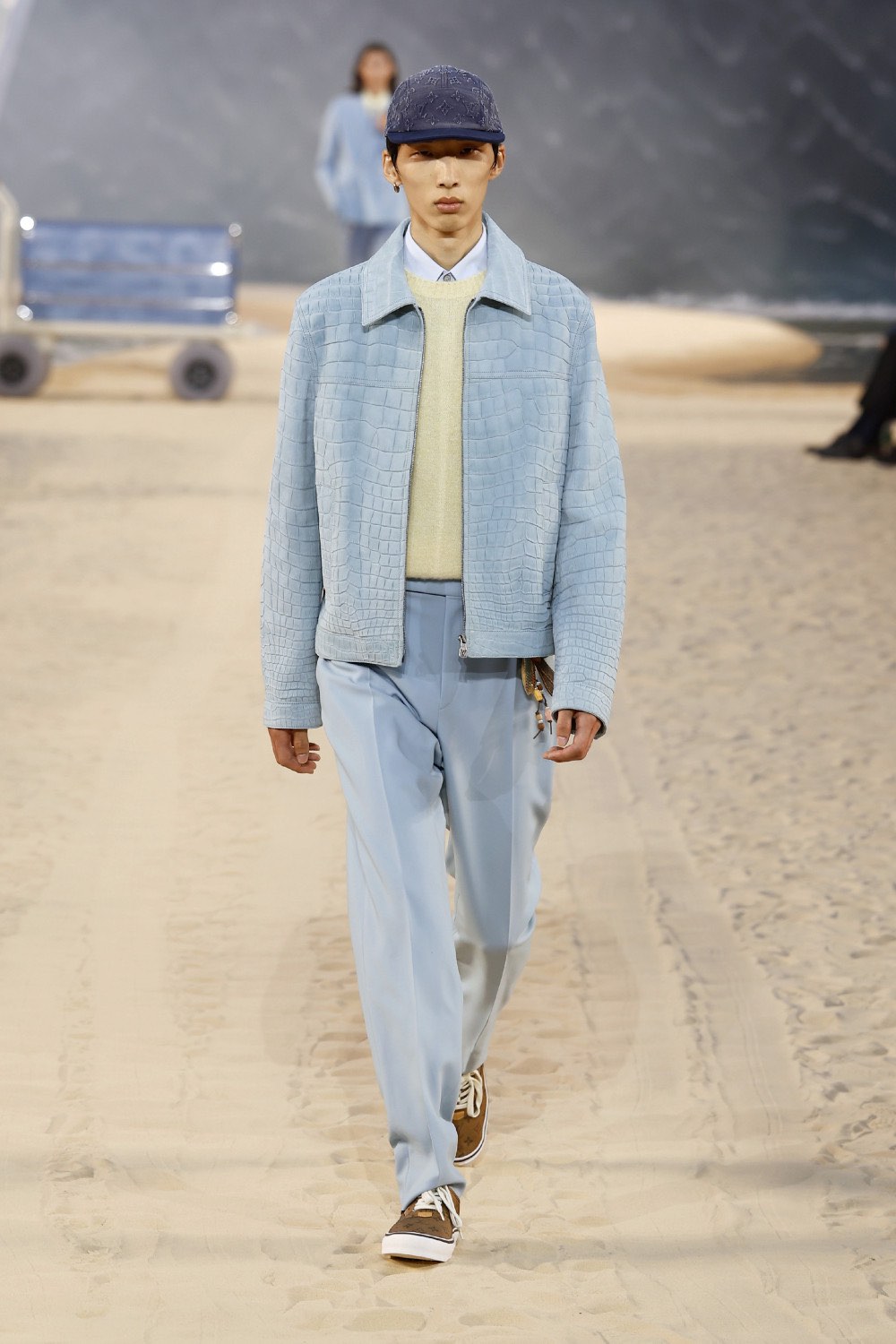 Pharrell lleva al dandy Louis Vuitton al mar para SS27