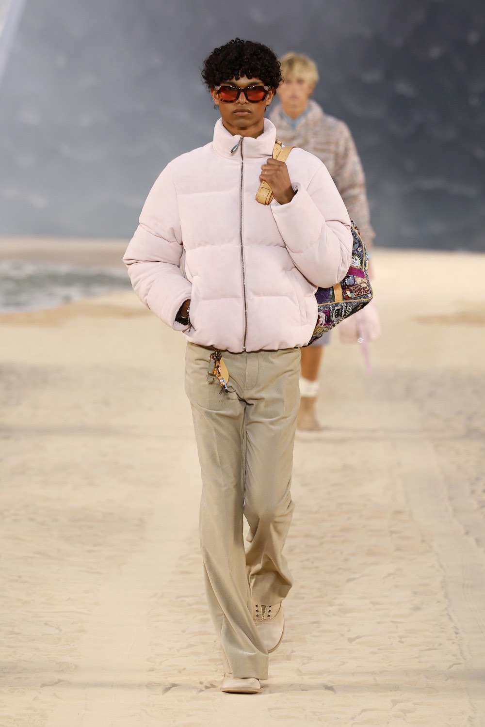 Pharrell lleva al dandy Louis Vuitton al mar para SS27