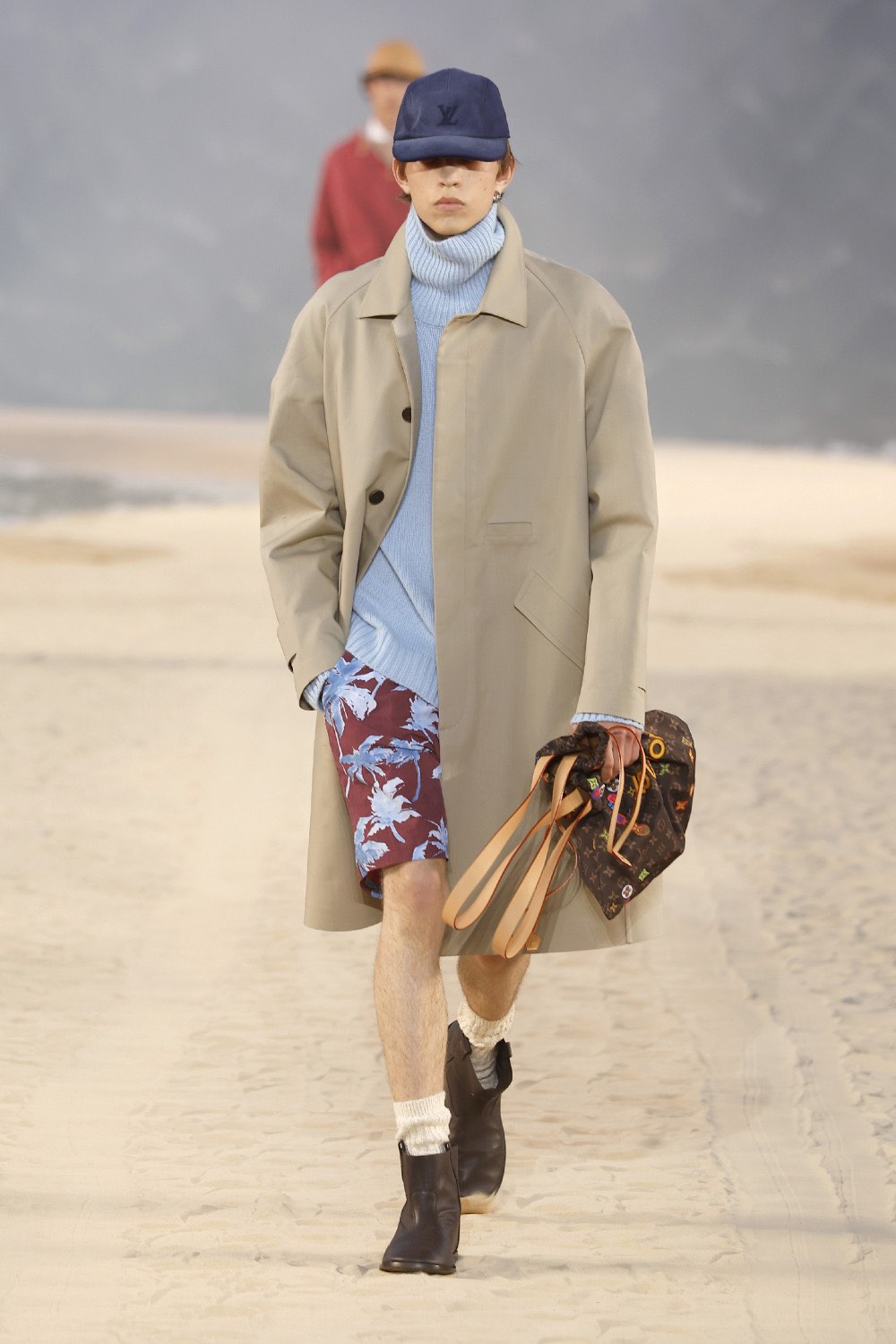 Pharrell lleva al dandy Louis Vuitton al mar para SS27