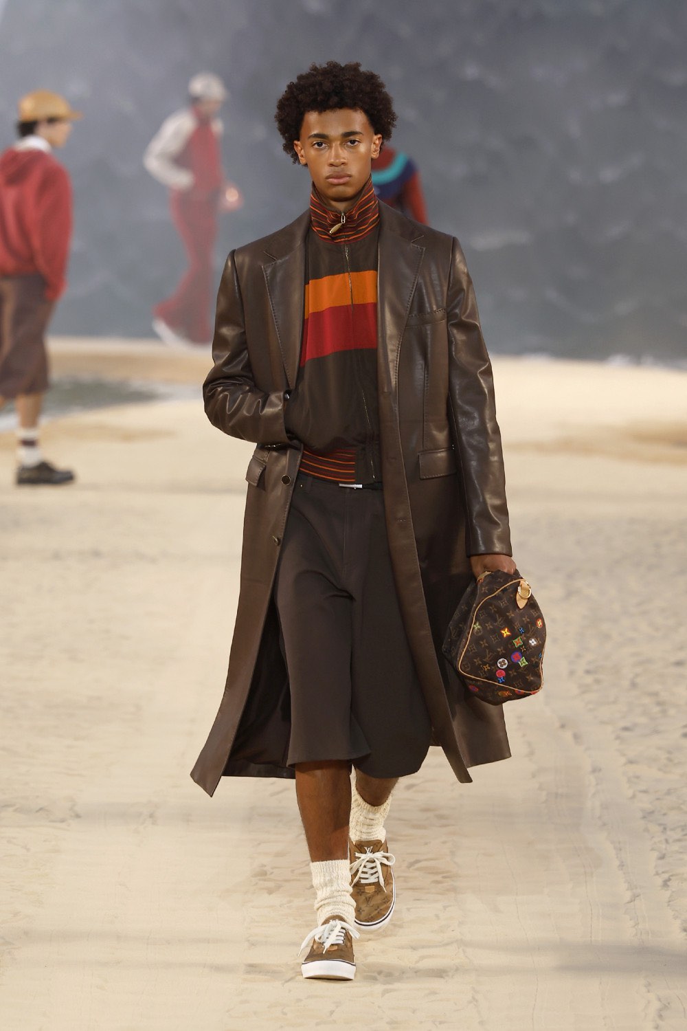 Pharrell lleva al dandy Louis Vuitton al mar para SS27