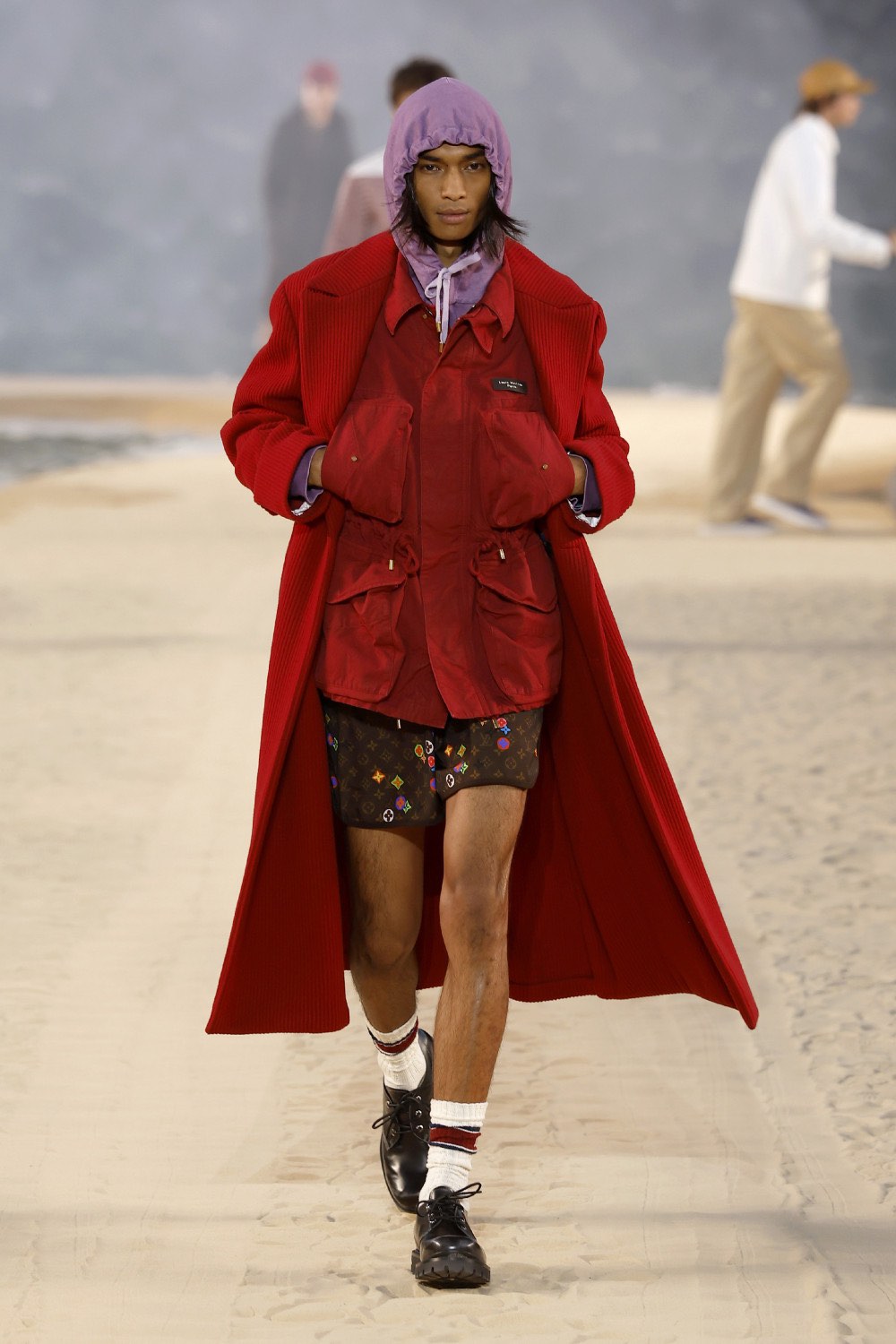 Pharrell lleva al dandy Louis Vuitton al mar para SS27