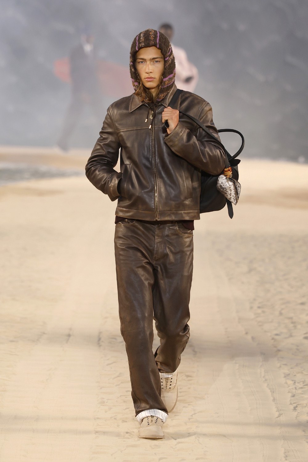 Pharrell lleva al dandy Louis Vuitton al mar para SS27