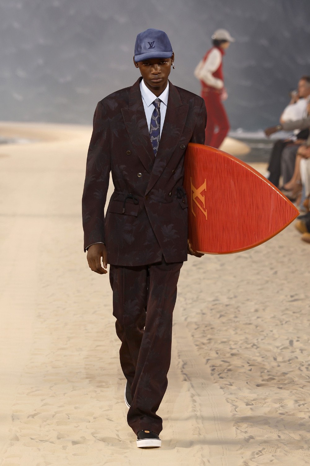 Pharrell lleva al dandy Louis Vuitton al mar para SS27