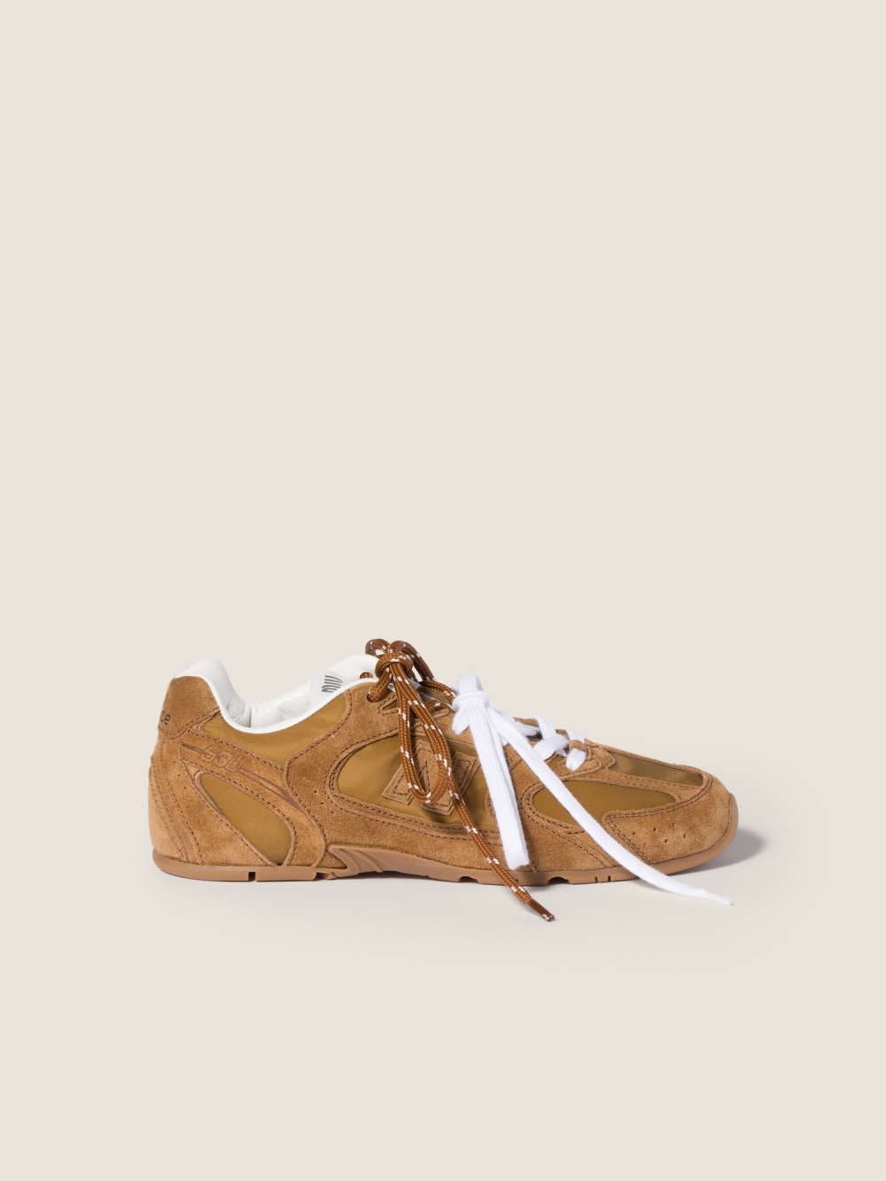 New Balance y Miu Miu estrenan nuevas 530 SL para verano