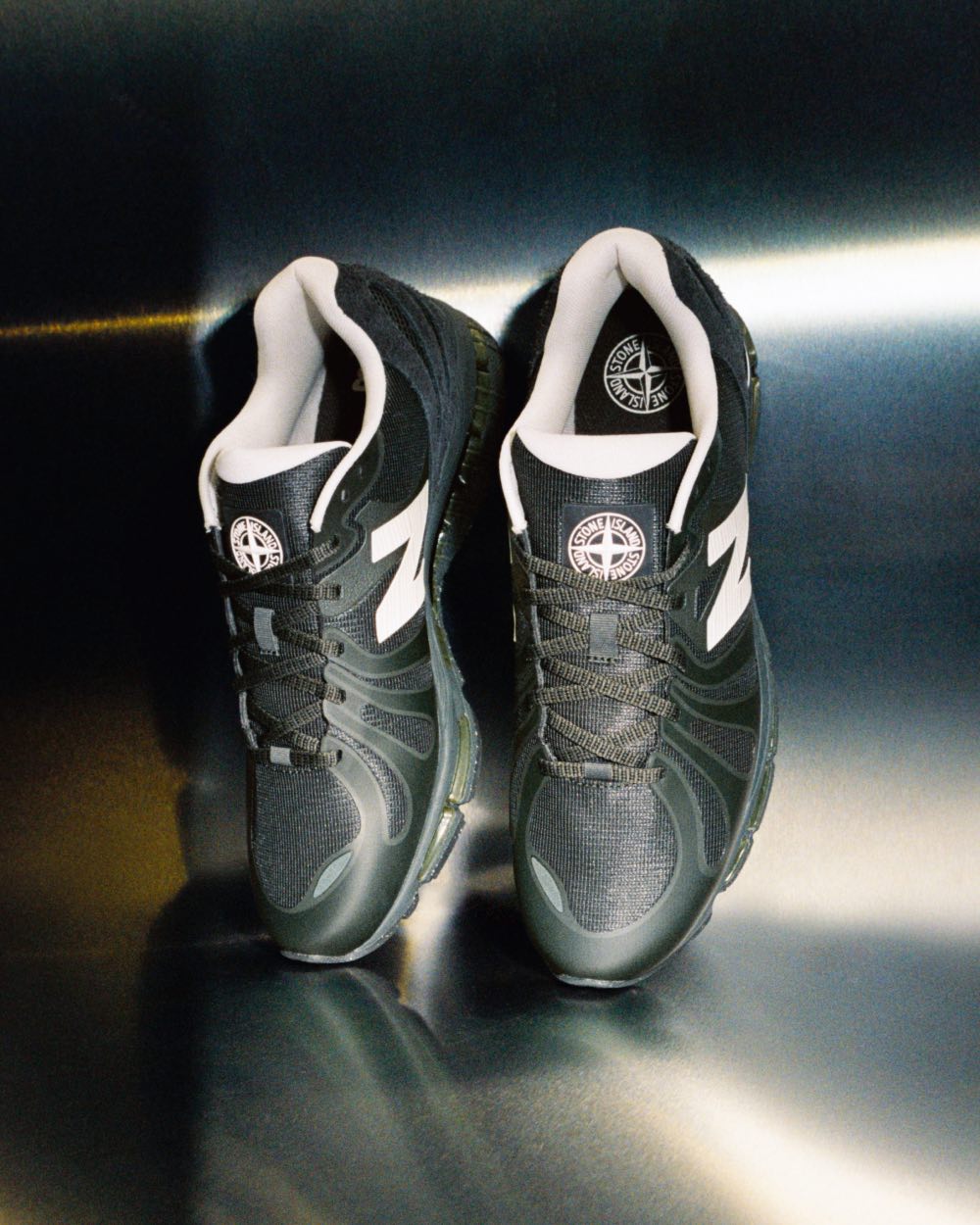 New Balance y Stone Island miran al fútbol de los 90